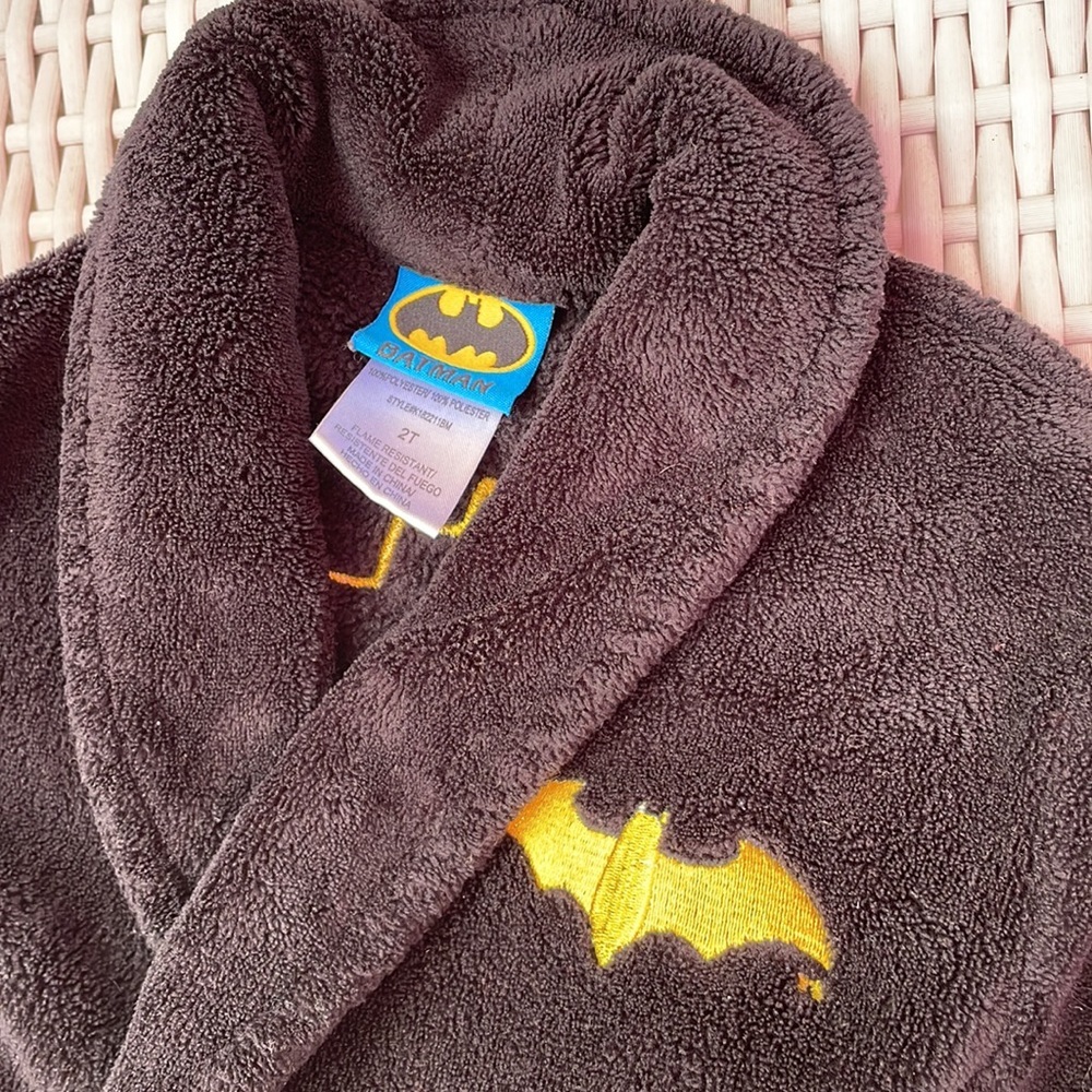 🦇 BOYS Batman Robe Size 2T - Picture 3 of 10